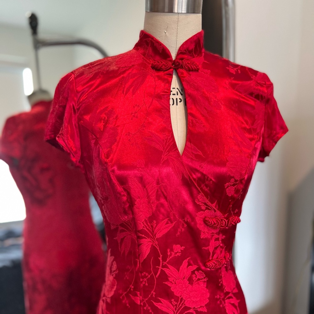 Vintage silk red floral keyhole dress size 2-4
